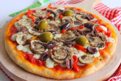 pizza-funghi-olive-e-peperoni_optimized