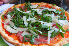pizza-rucola-e-scaglie-di-crana_optimized